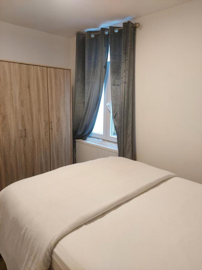 Maison Fontaine Du Saxophone Динант Екстериор снимка